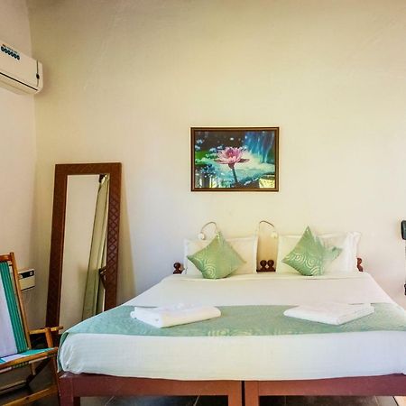 Aquatica Resorts & Spa Morjim Bagian luar foto