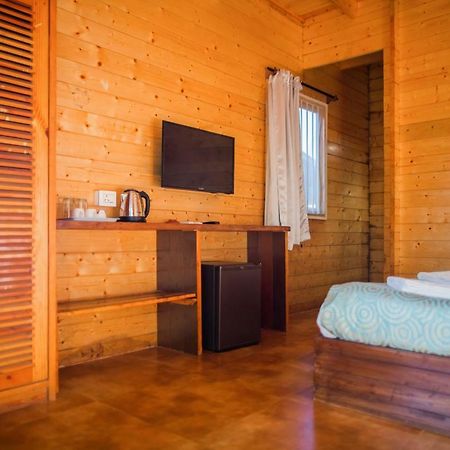 Aquatica Resorts & Spa Morjim Bagian luar foto