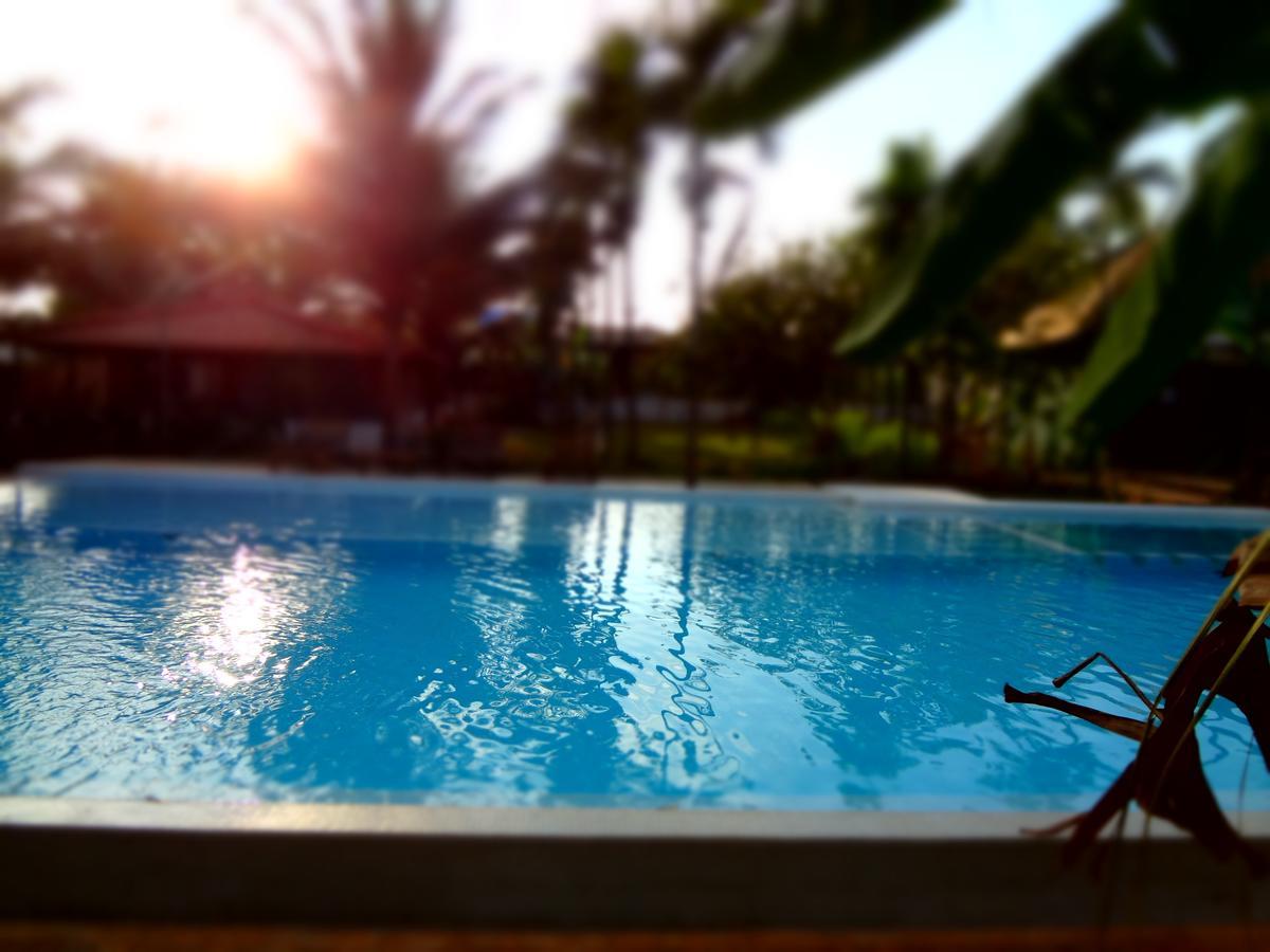 Aquatica Resorts & Spa Morjim Bagian luar foto