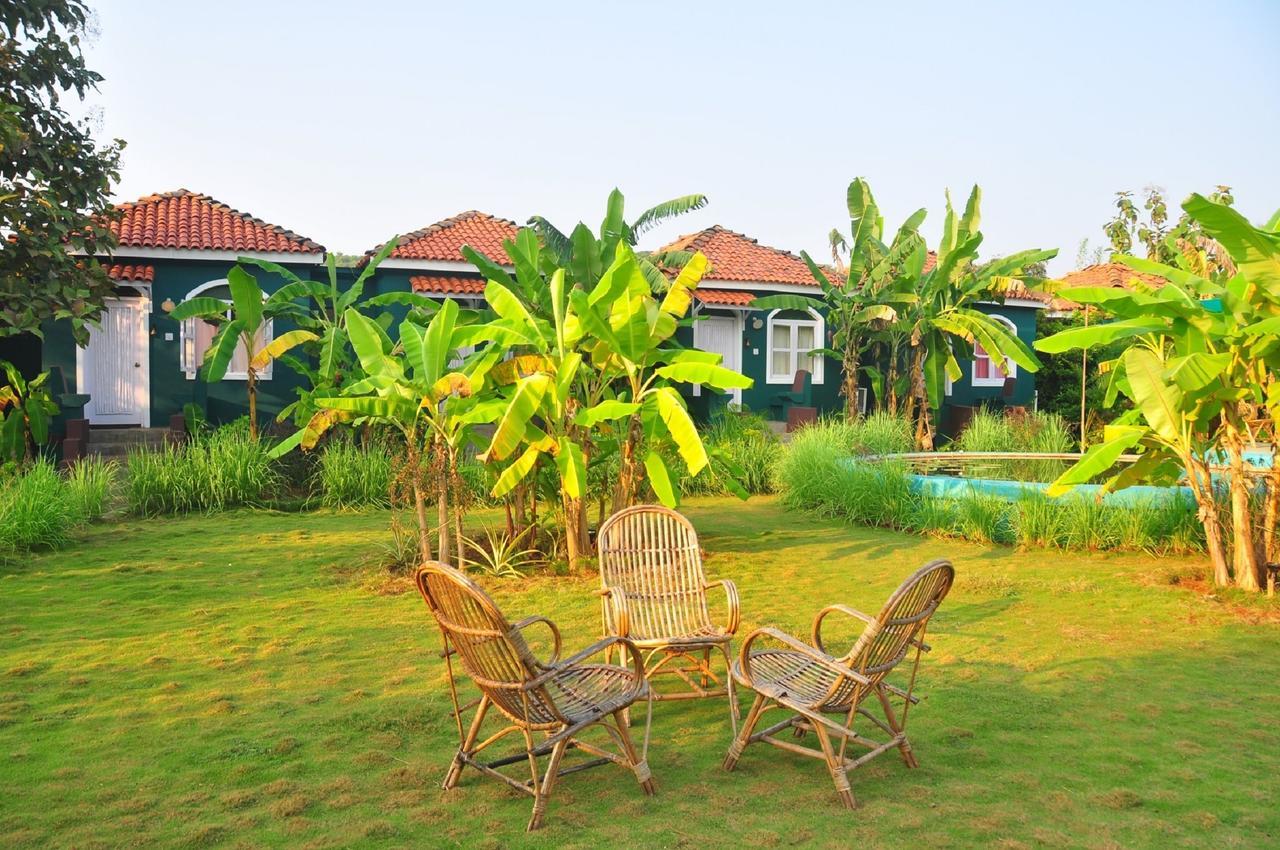 Aquatica Resorts & Spa Morjim Bagian luar foto