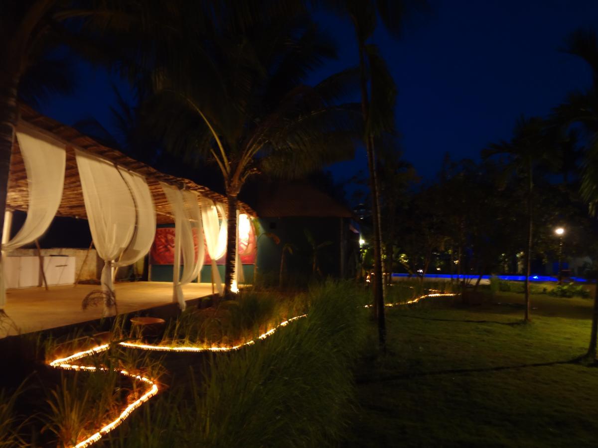 Aquatica Resorts & Spa Morjim Bagian luar foto