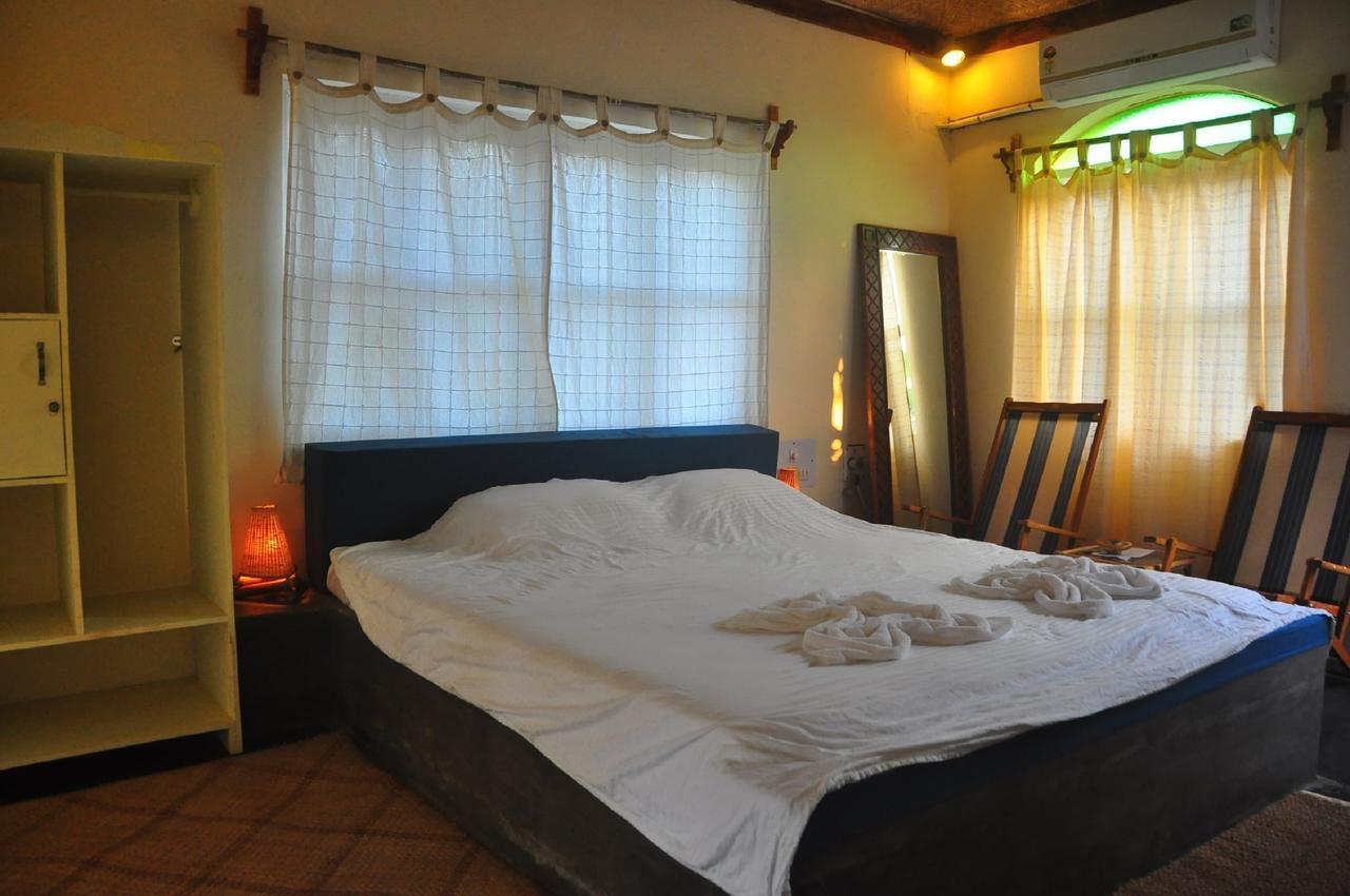 Aquatica Resorts & Spa Morjim Bagian luar foto