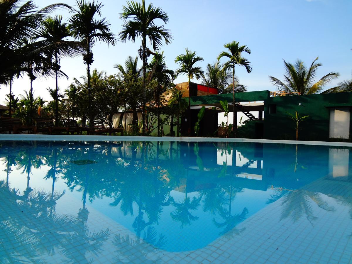 Aquatica Resorts & Spa Morjim Bagian luar foto
