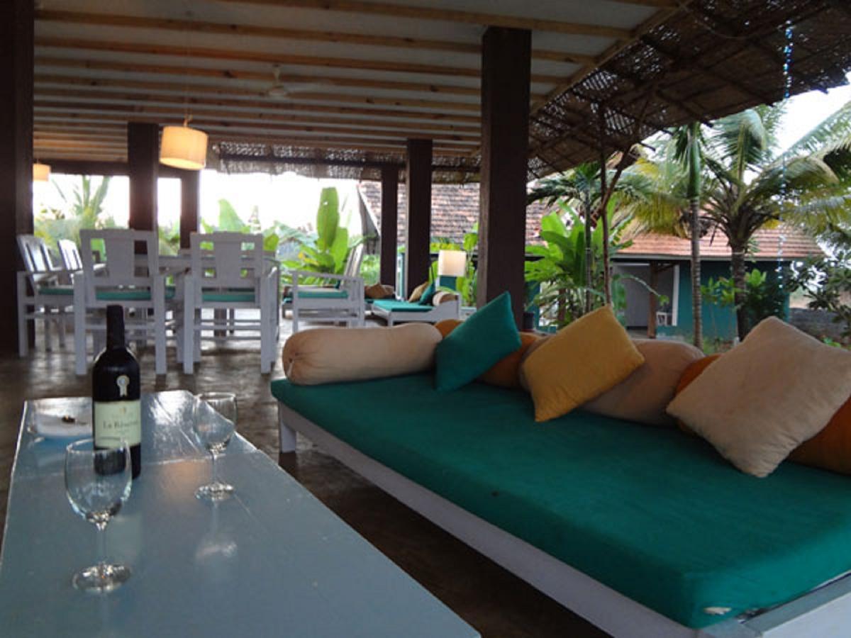 Aquatica Resorts & Spa Morjim Bagian luar foto