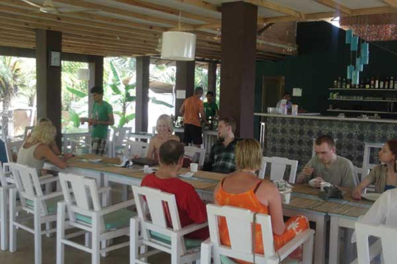 Aquatica Resorts & Spa Morjim Bagian luar foto