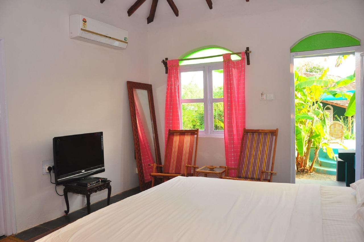 Aquatica Resorts & Spa Morjim Bagian luar foto