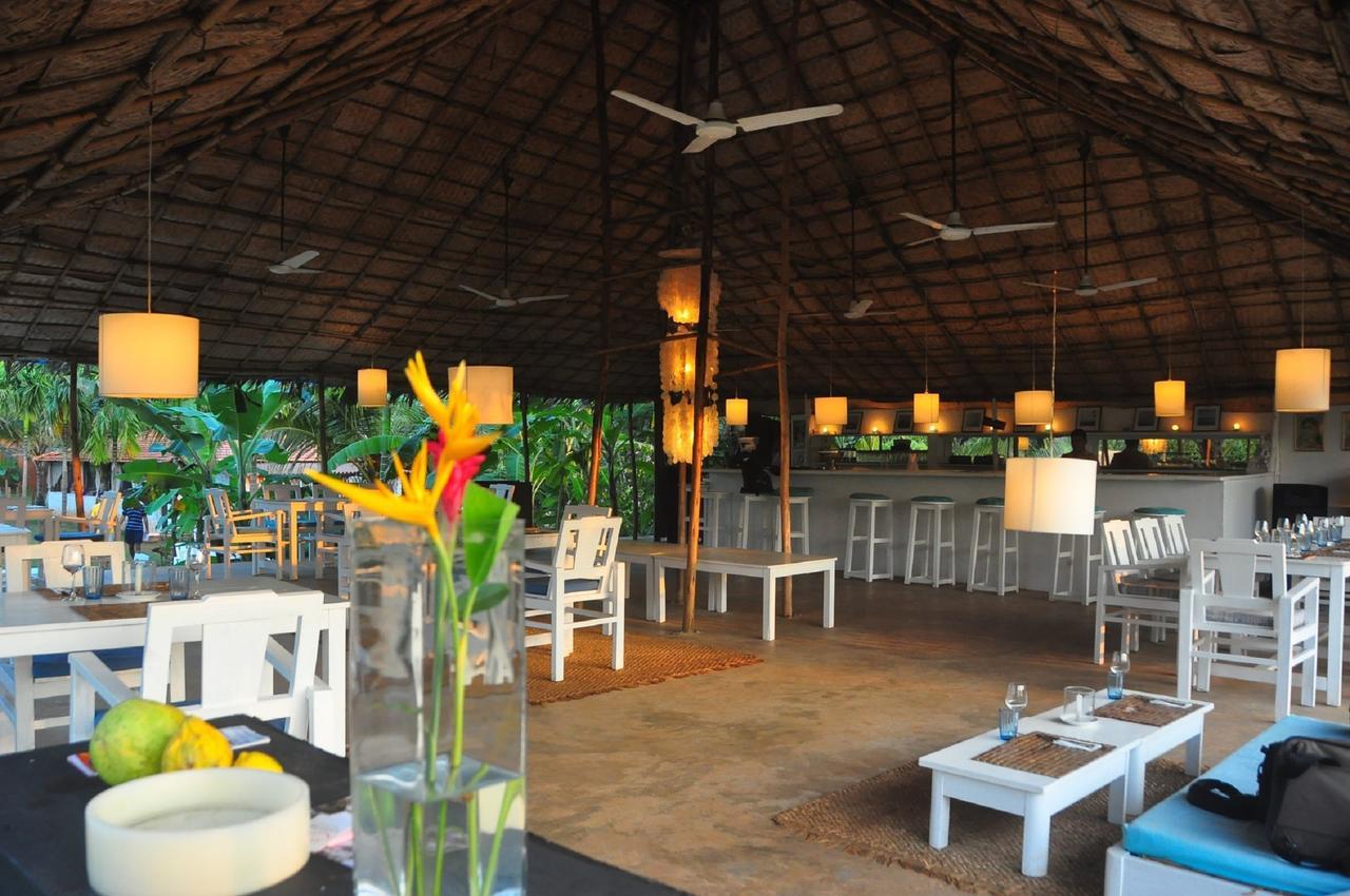 Aquatica Resorts & Spa Morjim Bagian luar foto