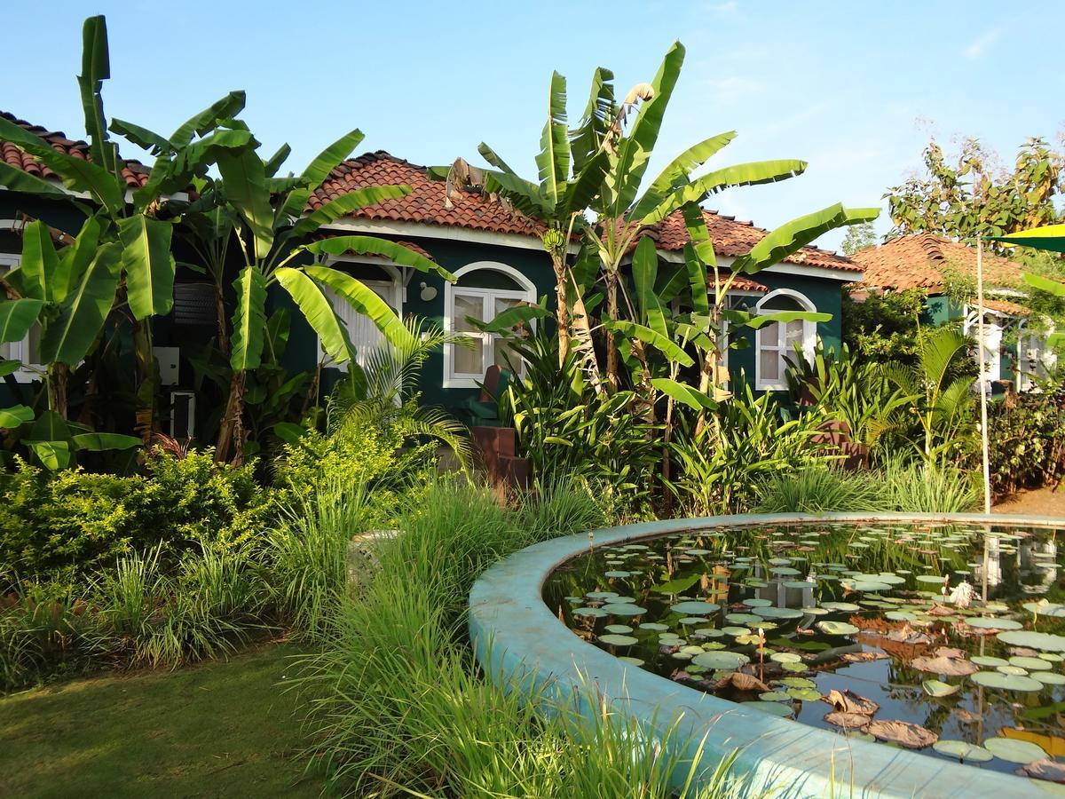 Aquatica Resorts & Spa Morjim Bagian luar foto