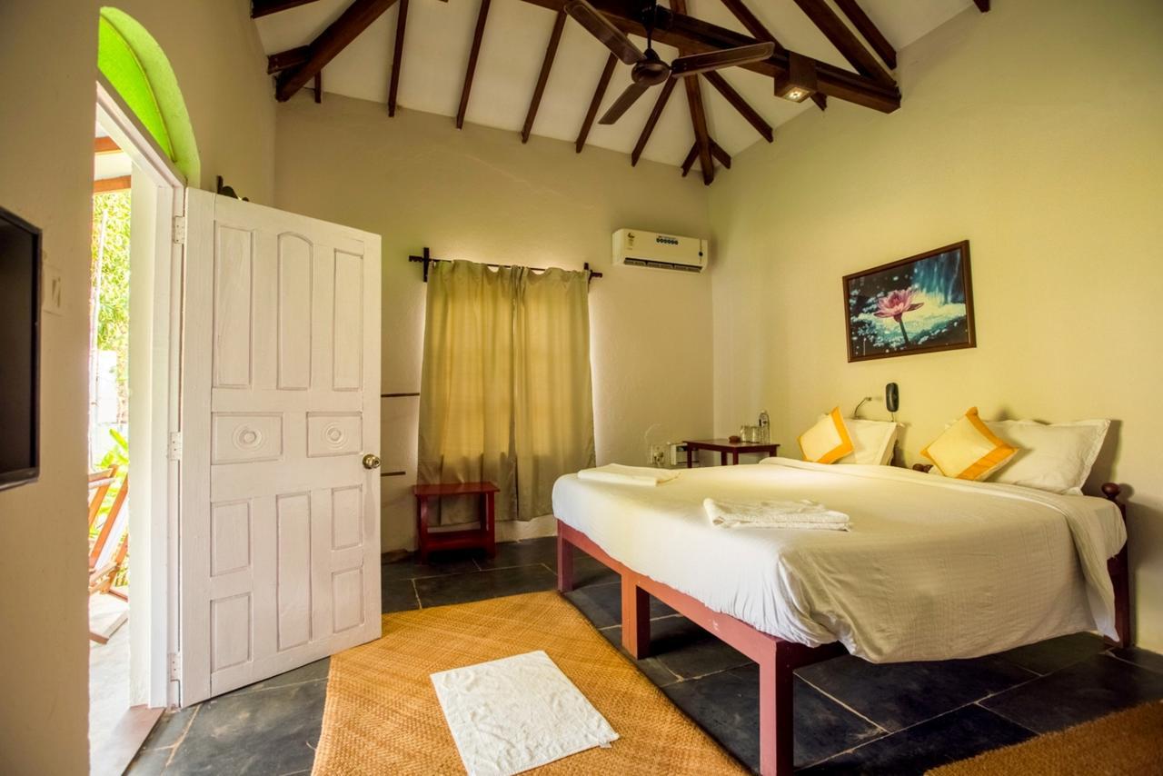 Aquatica Resorts & Spa Morjim Bagian luar foto