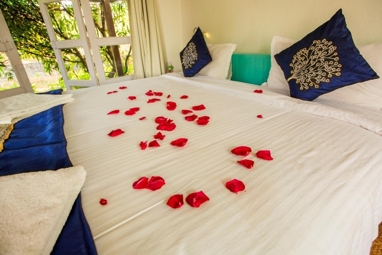 Aquatica Resorts & Spa Morjim Bagian luar foto