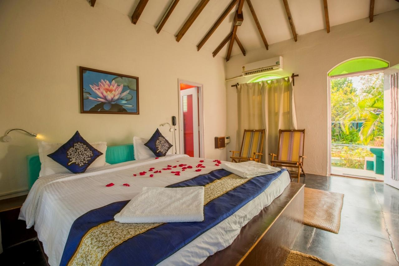 Aquatica Resorts & Spa Morjim Bagian luar foto