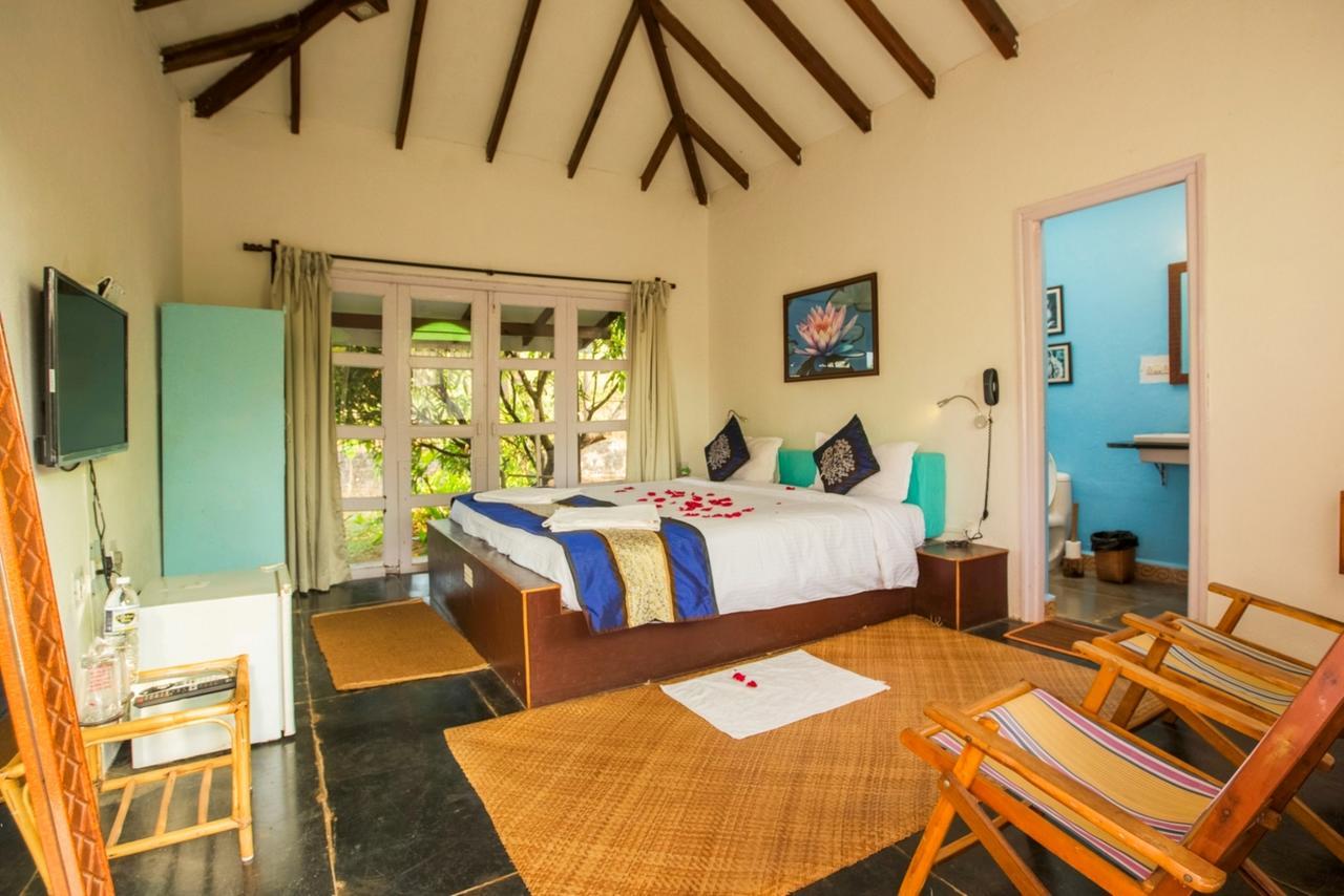 Aquatica Resorts & Spa Morjim Bagian luar foto