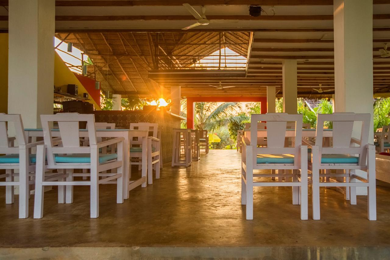 Aquatica Resorts & Spa Morjim Bagian luar foto