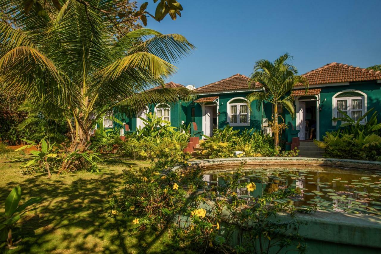 Aquatica Resorts & Spa Morjim Bagian luar foto
