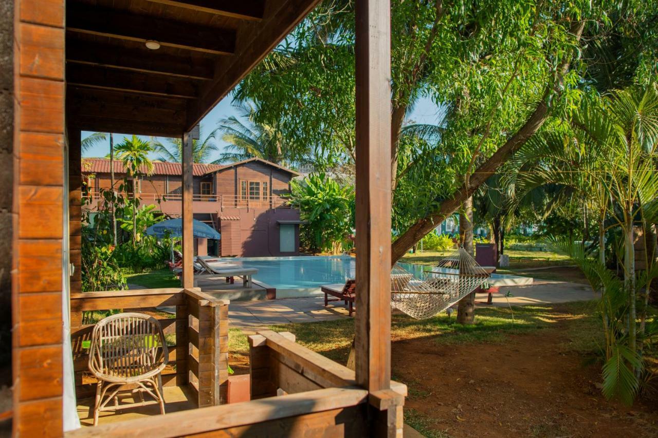 Aquatica Resorts & Spa Morjim Bagian luar foto