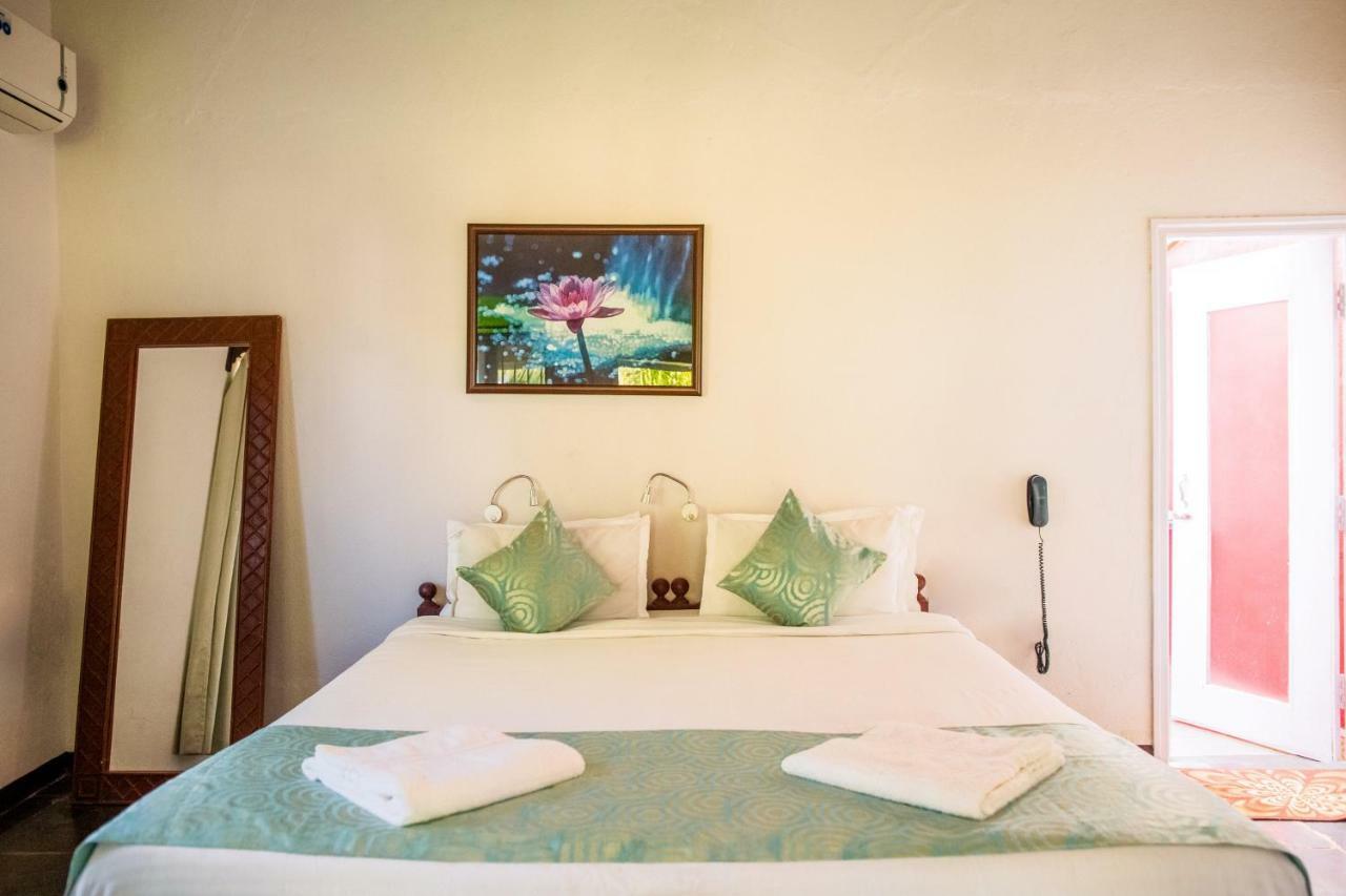 Aquatica Resorts & Spa Morjim Bagian luar foto