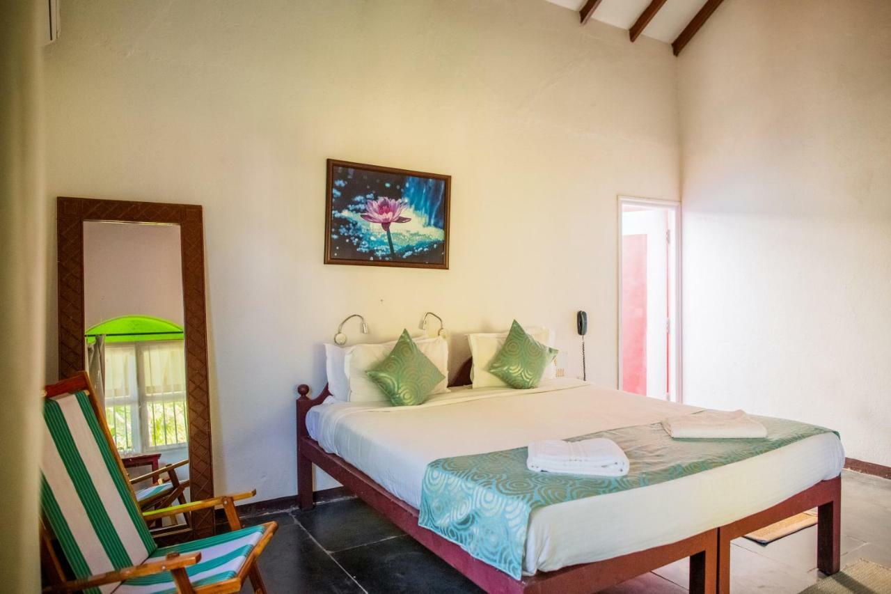 Aquatica Resorts & Spa Morjim Bagian luar foto