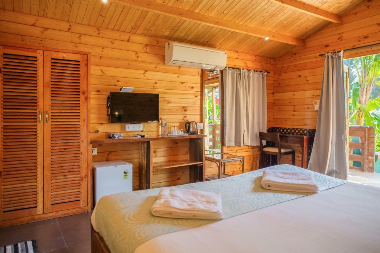 Aquatica Resorts & Spa Morjim Bagian luar foto
